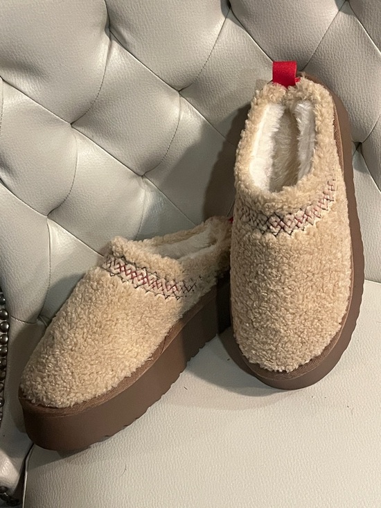 Source Unknown Shoes - Teddy Plush faux Sherpa Platform- slides Beige Brown Sole Size 7/7.5
